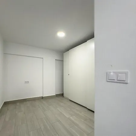 Skol 304 A - 2 Bedroom Duplex Center First Line Apartment *
