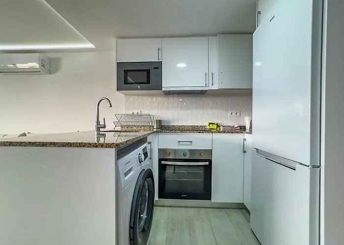 Skol 304 A - 2 Bedroom Duplex Center First Line *